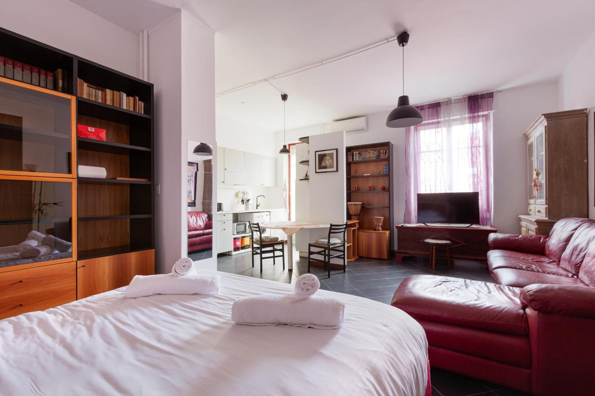 De Angeli M1 - Colorful With Balcony! Apartment